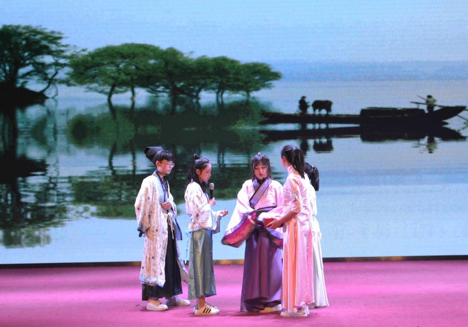 杜十娘怒沉百宝箱.jpg 杜十娘怒沉百宝箱.jpg