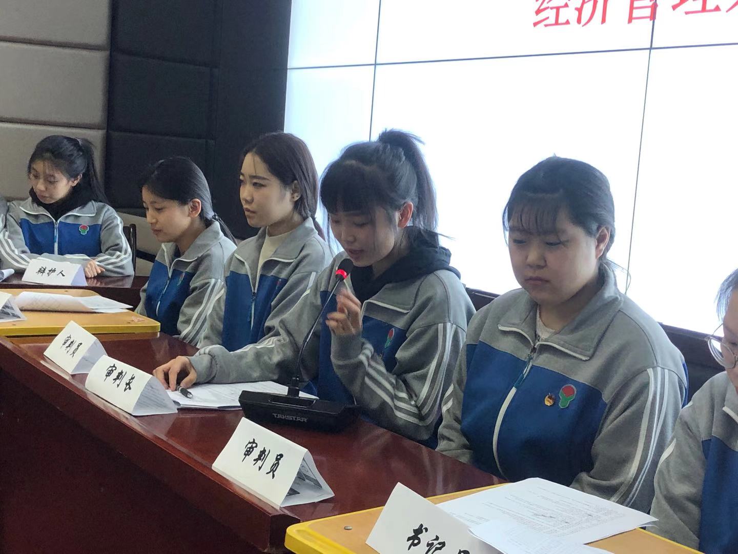 3审判长宣布开庭.jpg 3审判长宣布开庭.jpg